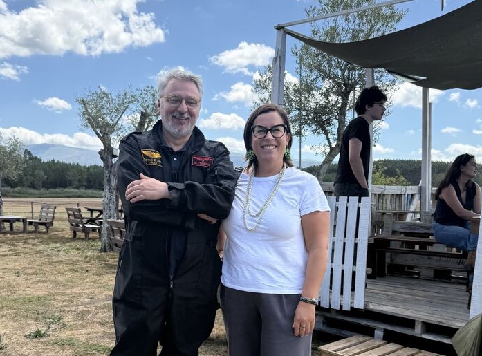 O professor Gustavo Dias e a pró-reitora Sandra Dias Fernandes