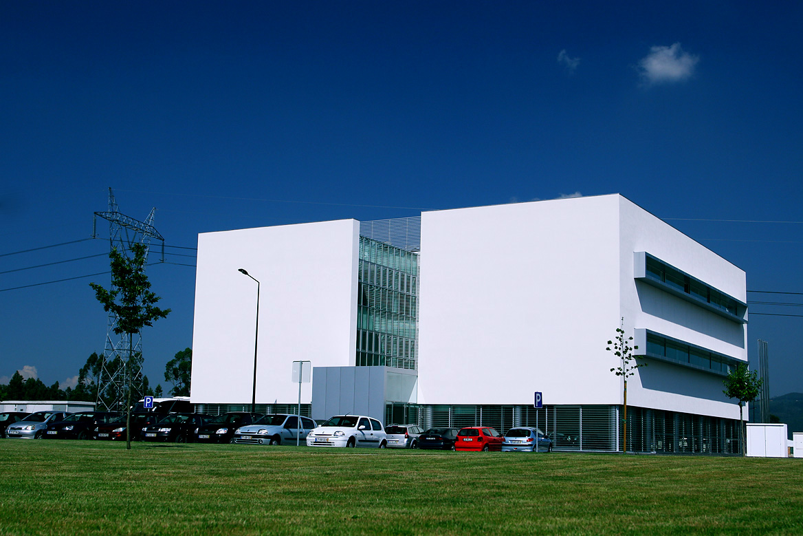 O edifício do Grupo 3B's situa-se no AvePark, em Caldas das Taipas, Guimarães